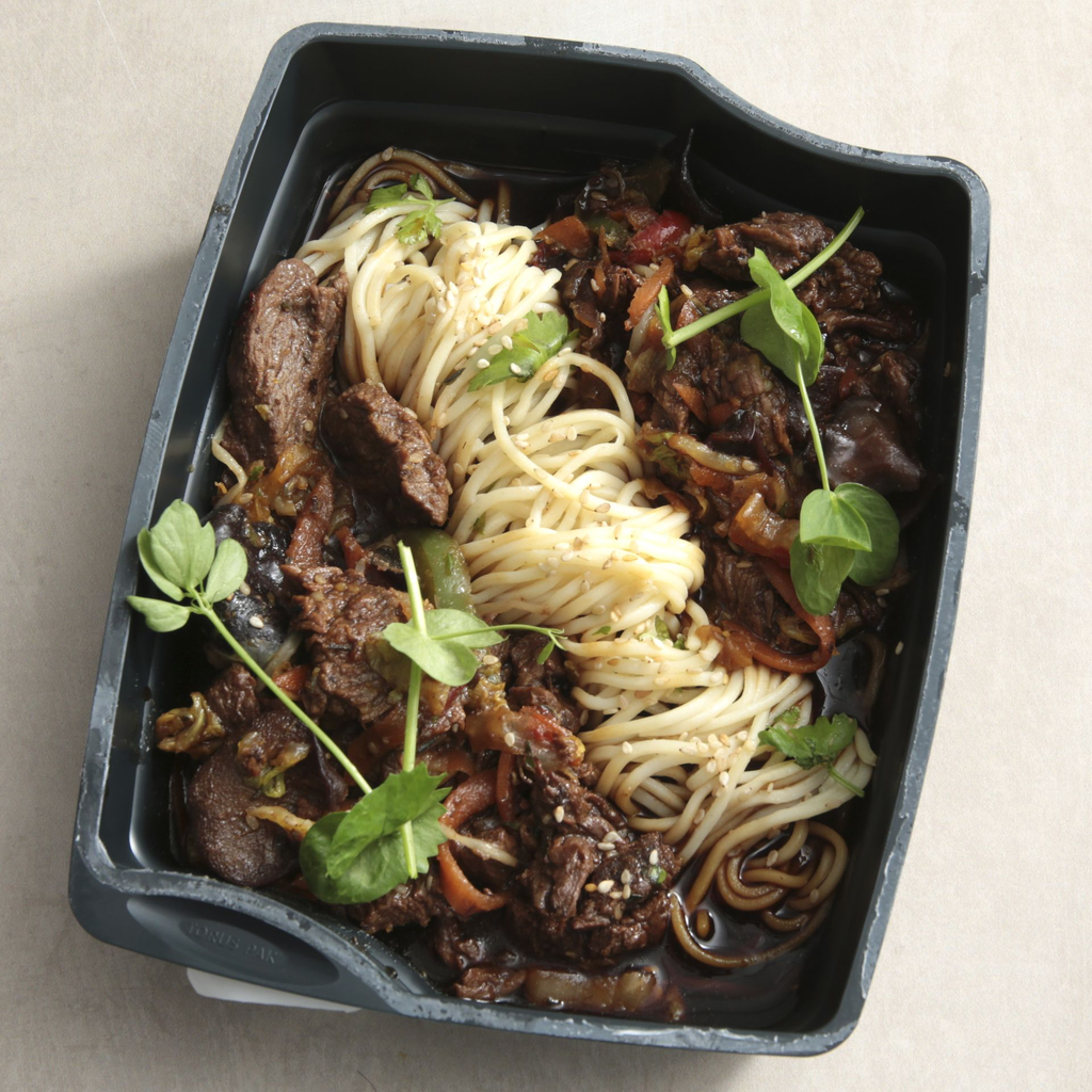 Wok de boeuf, nouilles chinoises.webp