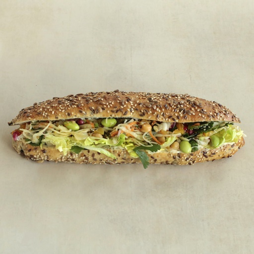 [013397*] Cereal bread with hummus and vegetables