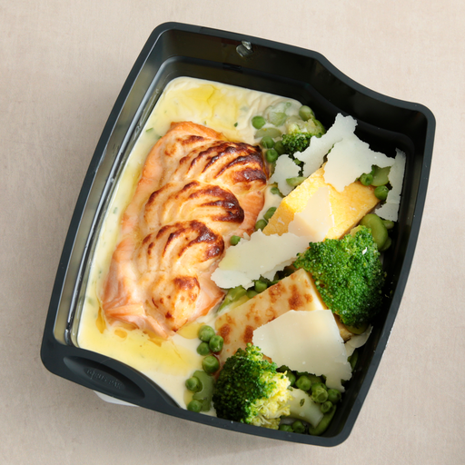 [014543*] Lachs-Soufflé, mit Liebstöckel aromatisierte Creme