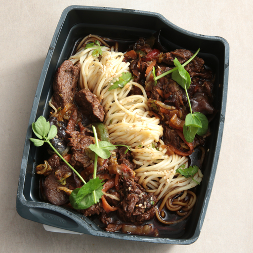 [014567*] Beef stir-fry with Chinese noodles