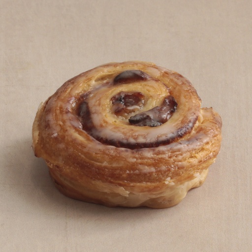 [002368*] Mini roll with raisin and pudding